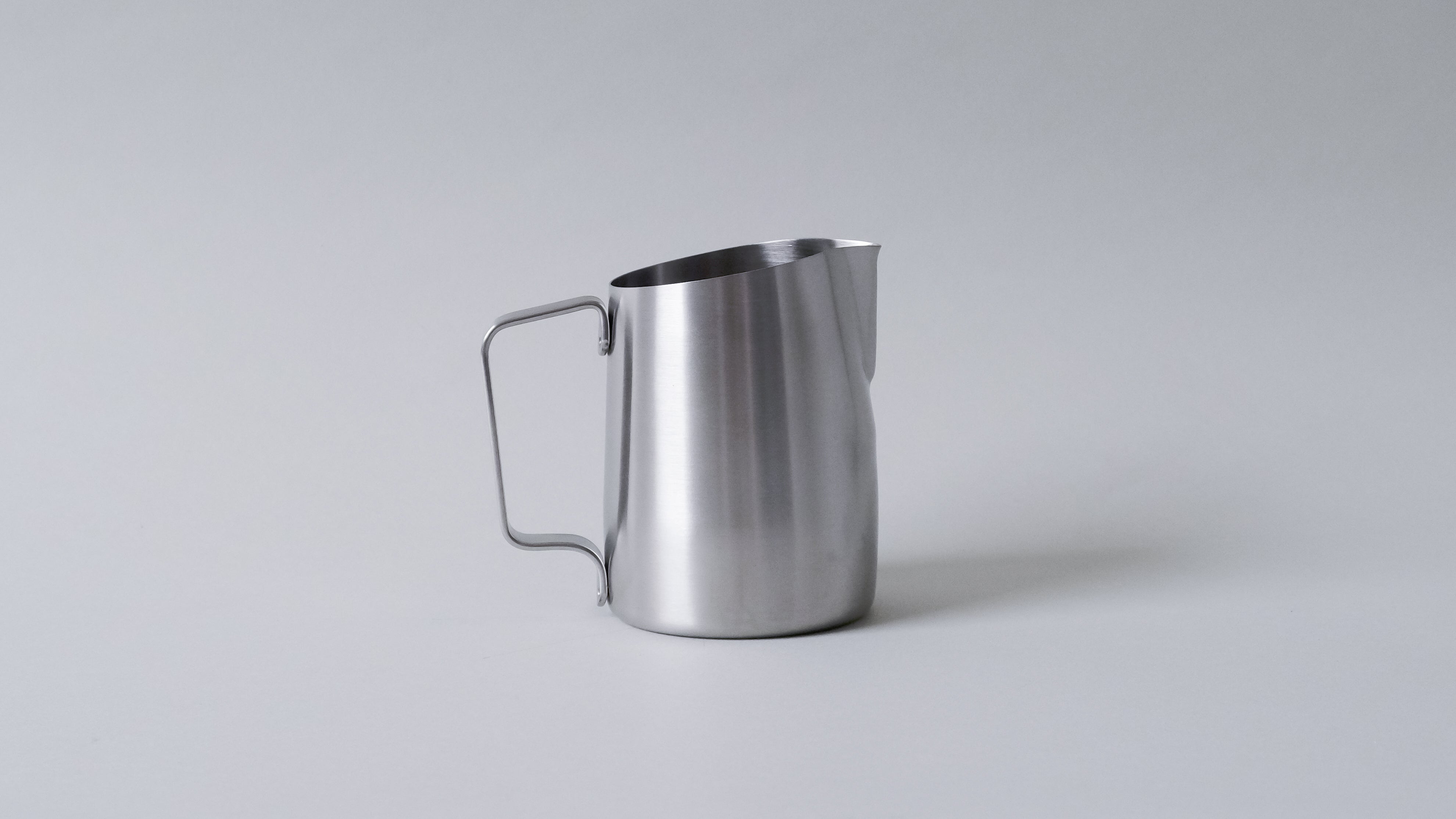 15OZ BRUSHED SILVER PITCHER WITH ROUND SPOUT